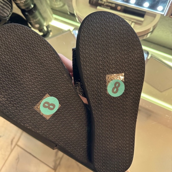 Brand New Michael Kors Logo Slides size 8 - Picture 2 of 2